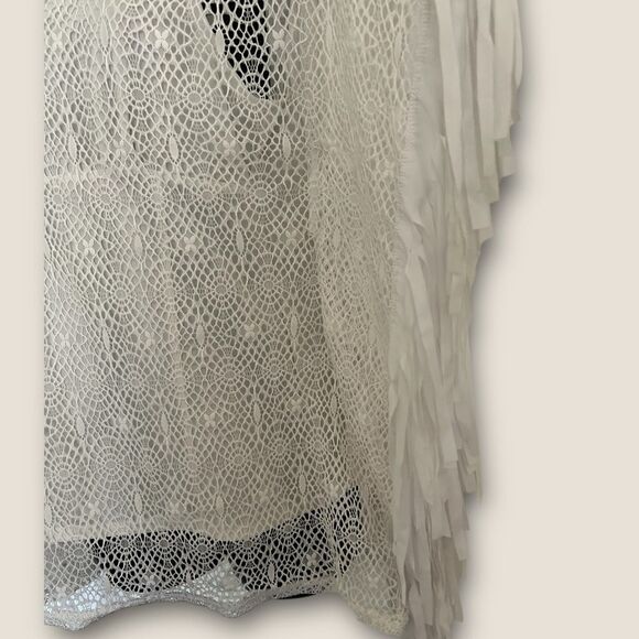 White fringe blouse size Small great summer cover up - Picture 6 of 8